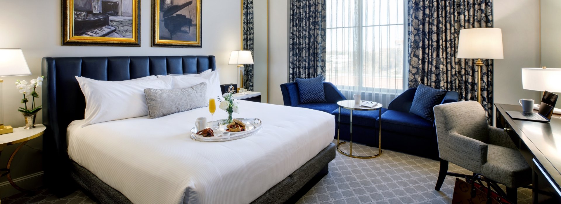 Image of a hotel bedroom in the Hotel Carmichael.